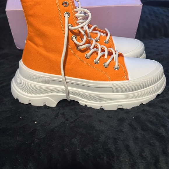 Bernard’s high top - Picture 10 of 11